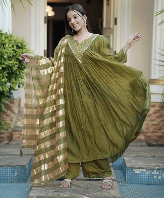 Women green chanderi sequin emroidery work kurta set 5