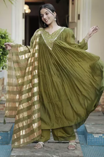 Women green chanderi sequin emroidery work kurta set