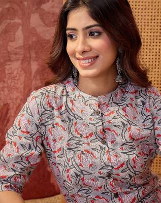 Women grey cotton sequin emroidery work kurta set 4