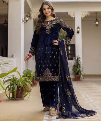 Women blue velvet sequin emroidery work kurta set 5