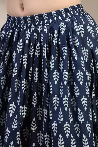 Blue floral printed cotton flared maxi skirt for women