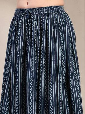 Blue printed cotton flared maxi skirt for women 4