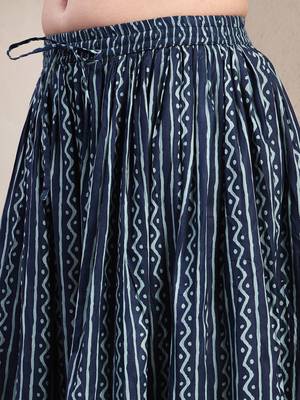 Blue floral printed cotton flared maxi skirt for women 4