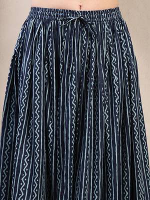 Blue printed cotton flared maxi skirt for women 4