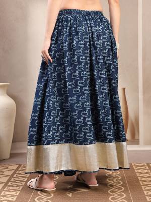 Blue graphic printed cotton flared maxi skirt for women 3