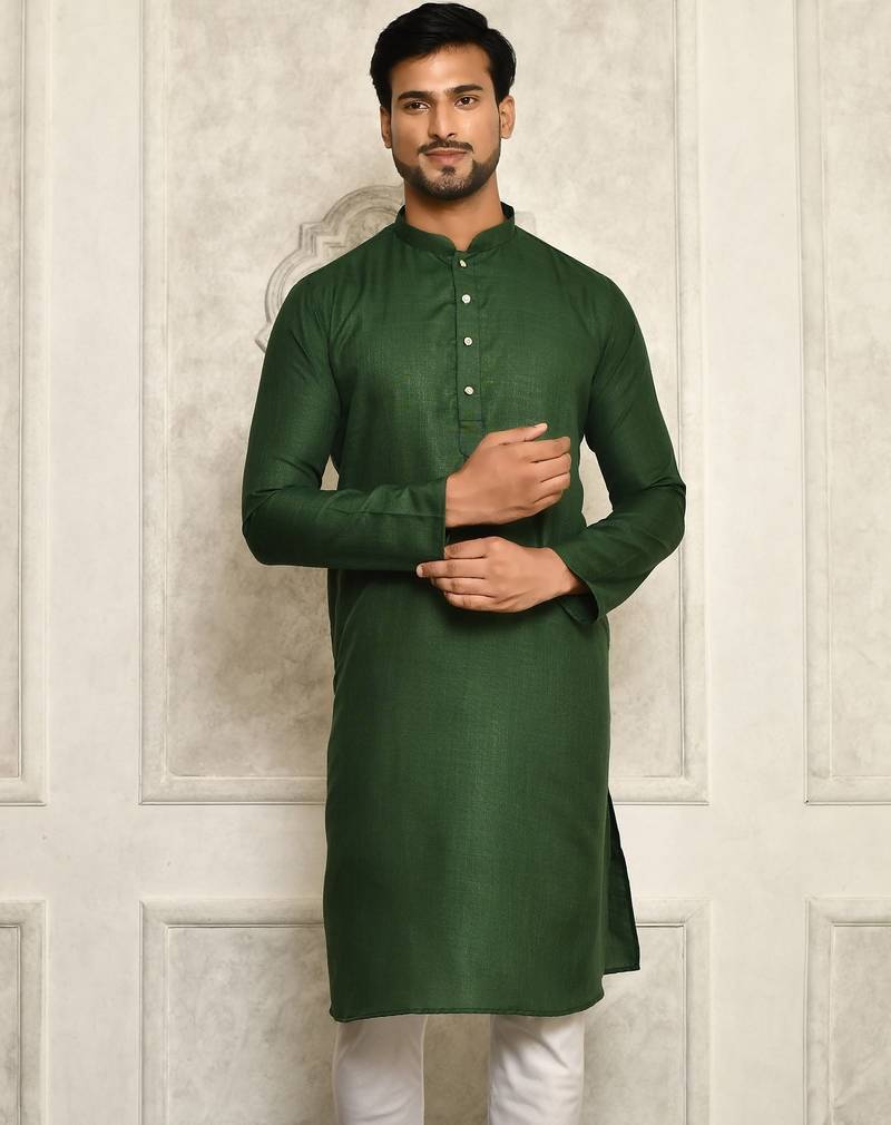 Bottle green cotton kurta with pattern work and fancy button
