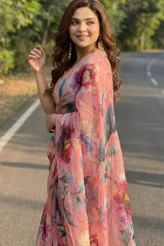Pink georgette printed saree with floral print