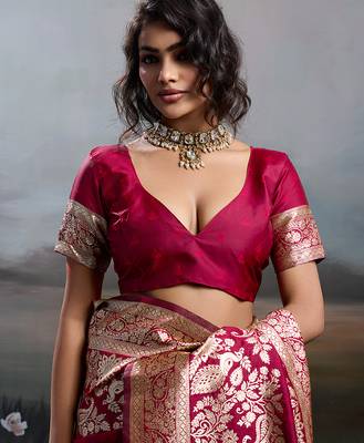 Rani pink colour silk blend saree with rich gold zari work 3