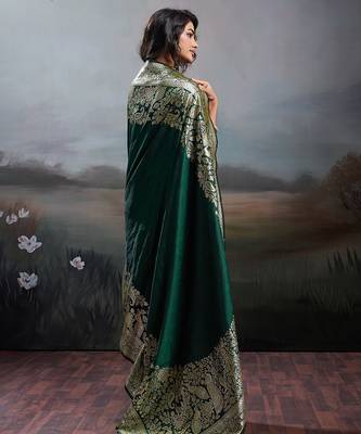 Green colour silk blend saree with rich gold zari work 2