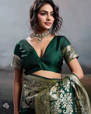Green colour silk blend saree with rich gold zari work 3