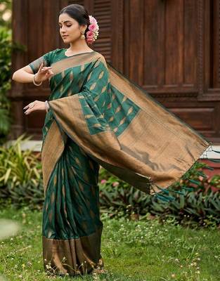 Green colour silk blend woven saree with rich zari border and elegant tassels 3
