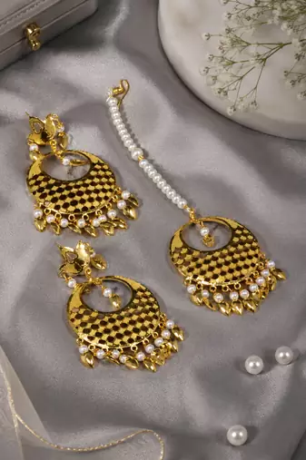 Traditional gold and pearl chandbali set