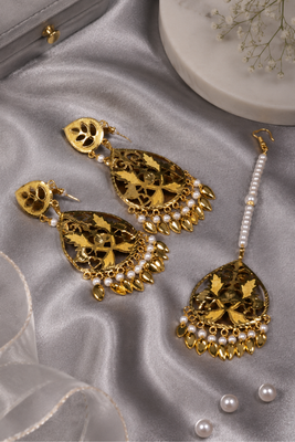 Classic floral statement earrings and tikka 2