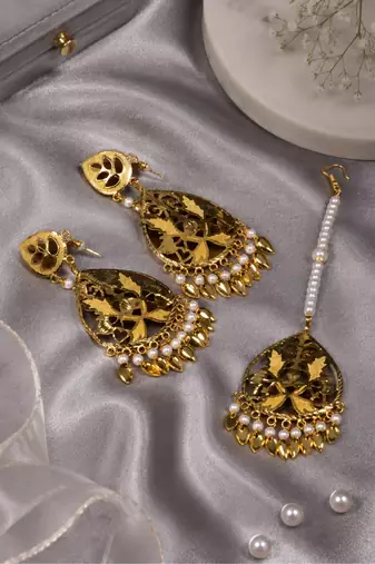 Classic floral statement earrings and tikka