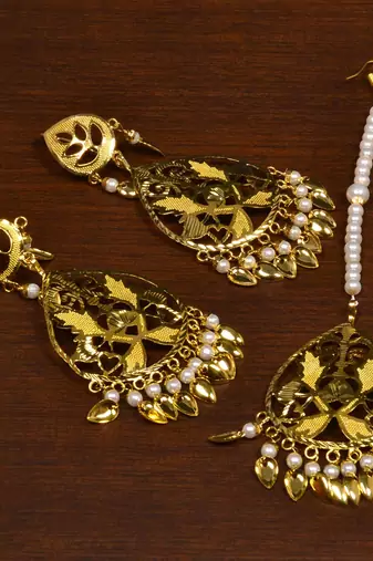 Classic floral statement earrings and tikka
