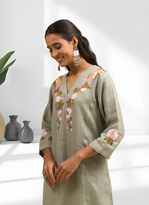 Women's linen pista green embroidered short kurta with pant 5