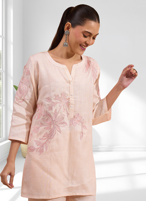 Women's linen pink embroidered short kurta with pant 3