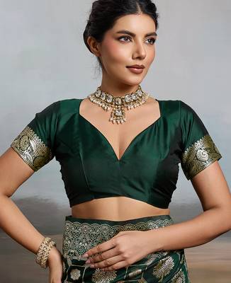 Green colour silk blend saree with silver zari weaving border 3