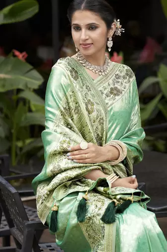 Green silk blend embroidered bollywood Saree with blouse 