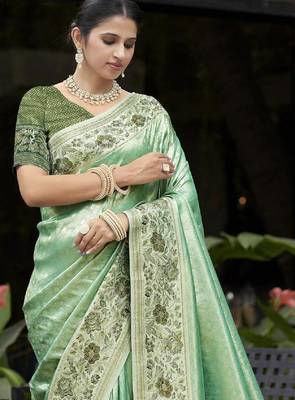 Green silk blend embroidered bollywood Saree with blouse  3
