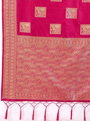 Magenta colour silk blend saree with silver zari weaving border 4