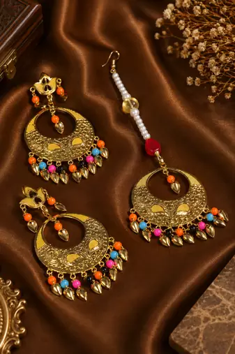 Peepal patti carnival earrings maang tikka set