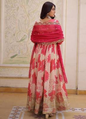 Pink silk blend printed flared gown set 3