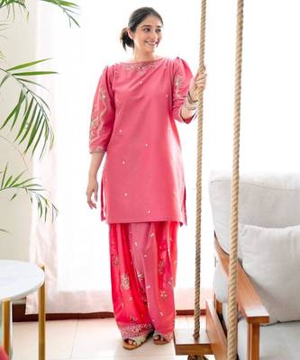 Pink silk blend embroidered farshi salwar set 3