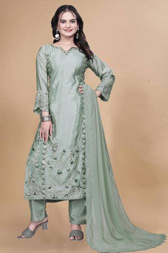 Green silk blend embroidered kurta set