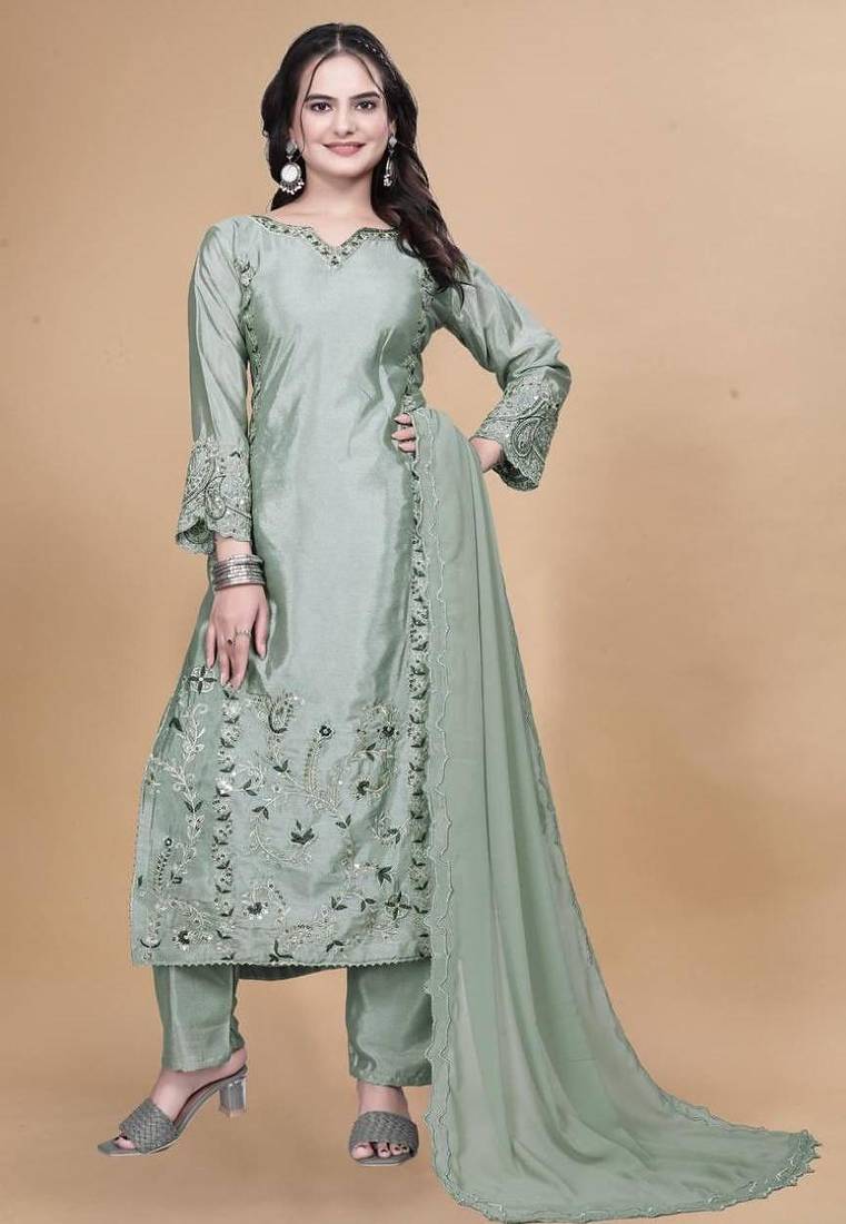Green silk blend embroidered kurta set