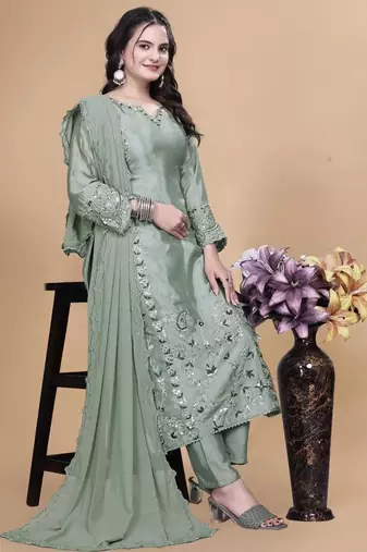 Green silk blend embroidered kurta set