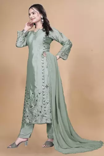 Green silk blend embroidered kurta set