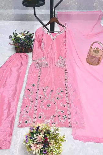 Pink silk blend embroidered kurta set