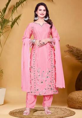 Pink silk blend embroidered kurta set 3