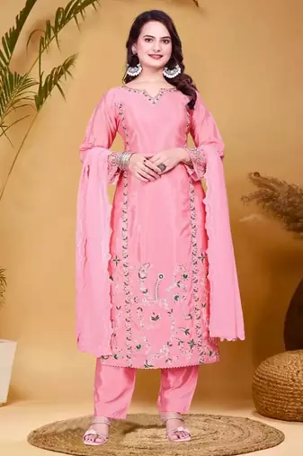 Pink silk blend embroidered kurta set
