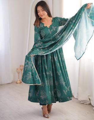Green silk blend printed flared gown set 2