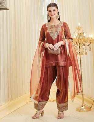 Champagne silk blend embroidered farshi salwar set 2