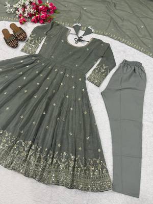 Grey silk blend embroidered anarkali set 3
