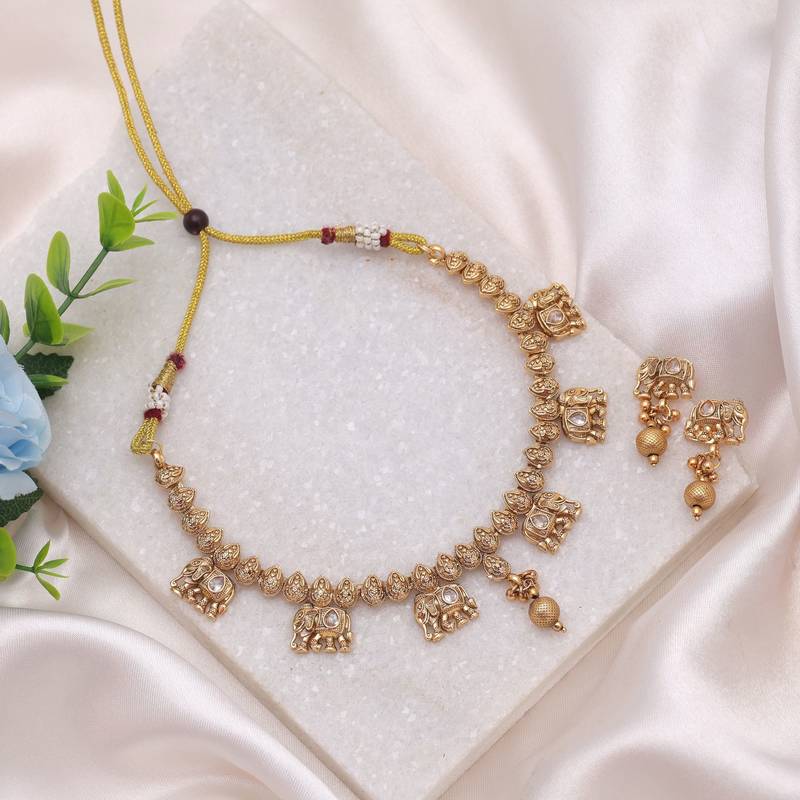 Gold color luxury matte gold kundan set