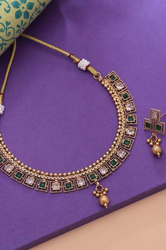 Green color traditional kundan necklace set