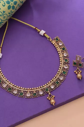 Green color traditional kundan necklace set