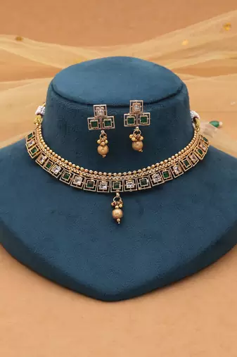 Green color traditional kundan necklace set