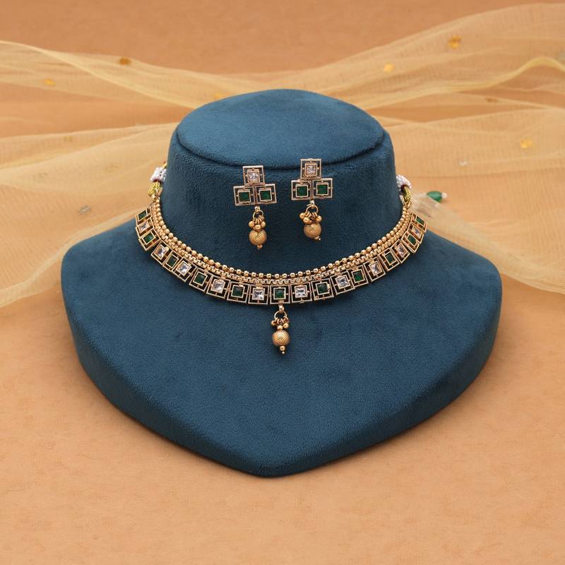 Green color traditional kundan necklace set