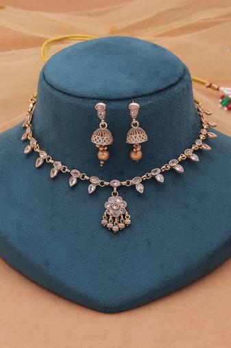 Gold color festive kundan necklace set