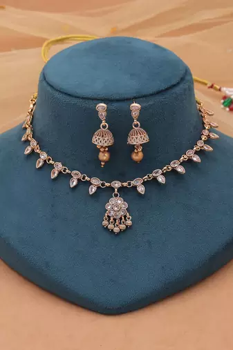 Gold color festive kundan necklace set