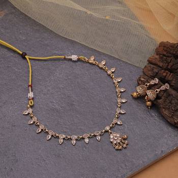 Gold color festive kundan necklace set 2