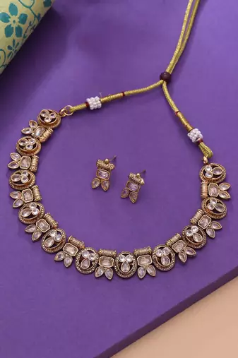 Gold color elegant kundan necklace set