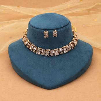 Gold color elegant kundan necklace set 2