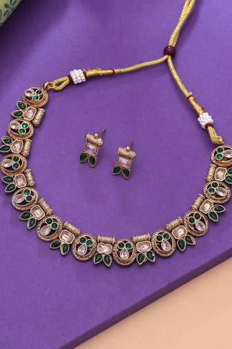 Green color royal kundan necklace set