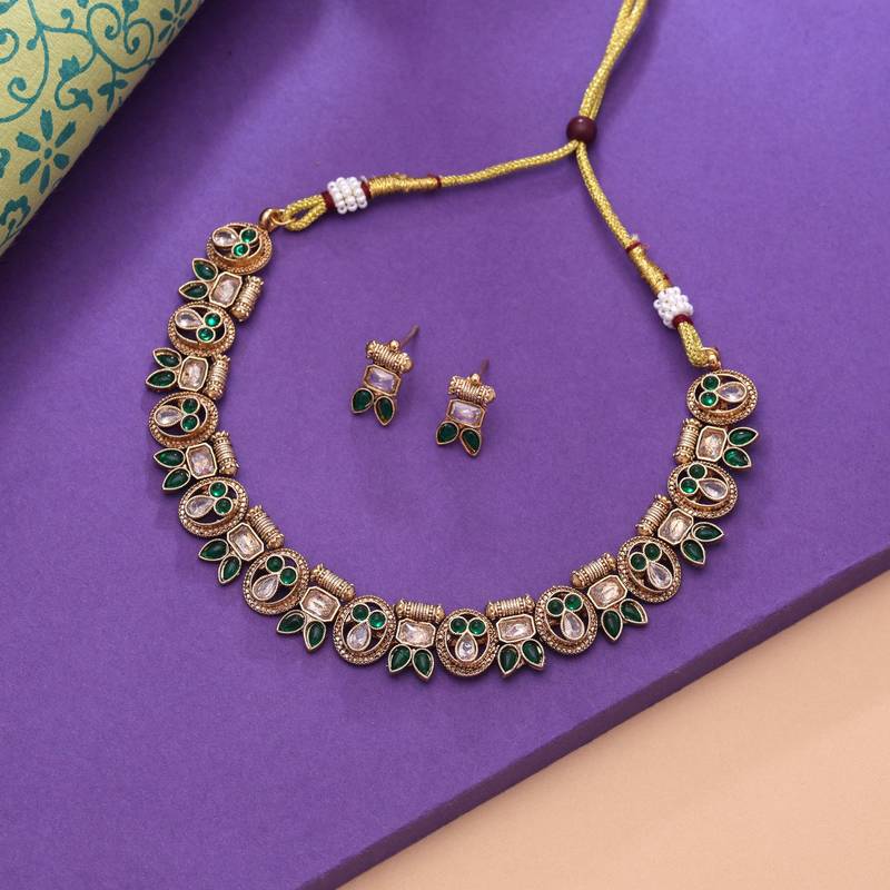 Green color royal kundan necklace set